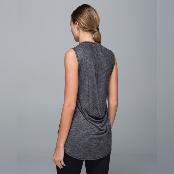 Lululemon Yogi Muscle Tee Heathered Black Size 10 - Picture 1 of 6